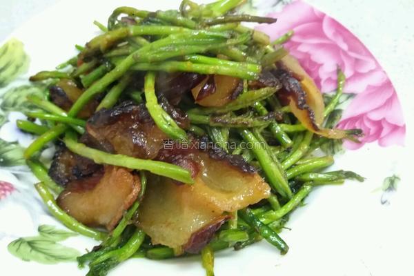 Stir-fried Wild Rice Stem with Cured Pork