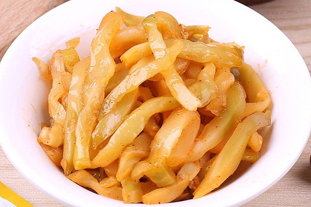 Pickled Mustard Stem and Shredded Pork Noodles